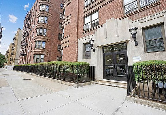 5th image of 2175 Cedar Ave APT 5I