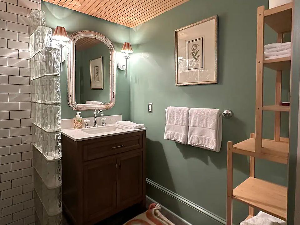 Bathroom with shower, toilet and vanity