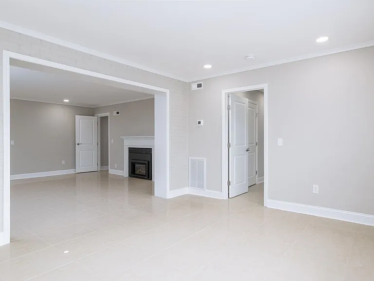 2 Bedroom/1 Bath and 3 Bedroom/2 Bath Quadplex — Photo 38