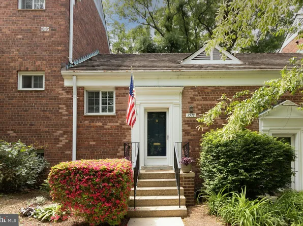3578 Martha Custis Dr, Alexandria, VA 22302