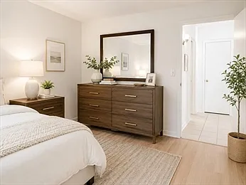 Bedroom (virtually staged picture)