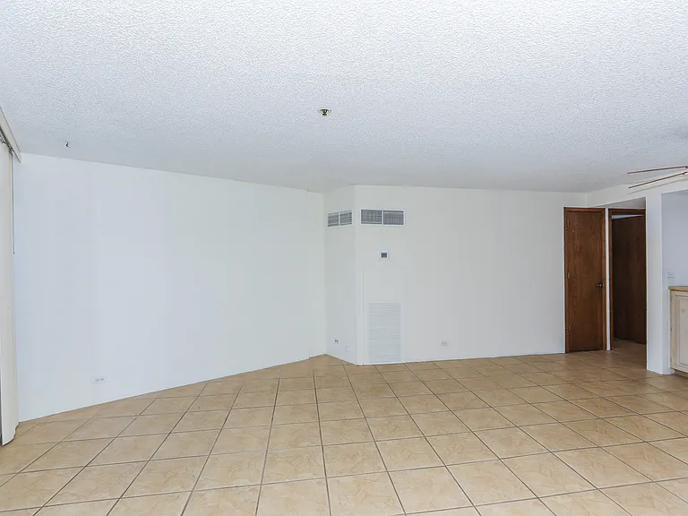 555 Hahaione St #B100 — Photo 9