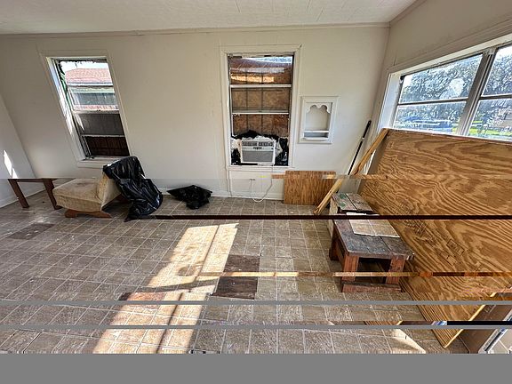 3rd image of 1421 W 6th St