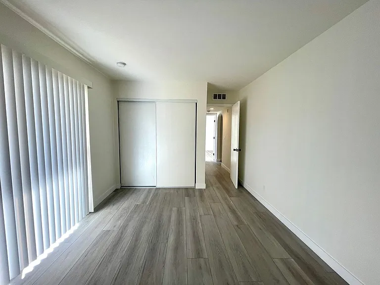 13925 Sherman Way — Photo 27