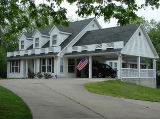 408 SW 13th St, Oak Grove, MO 64075