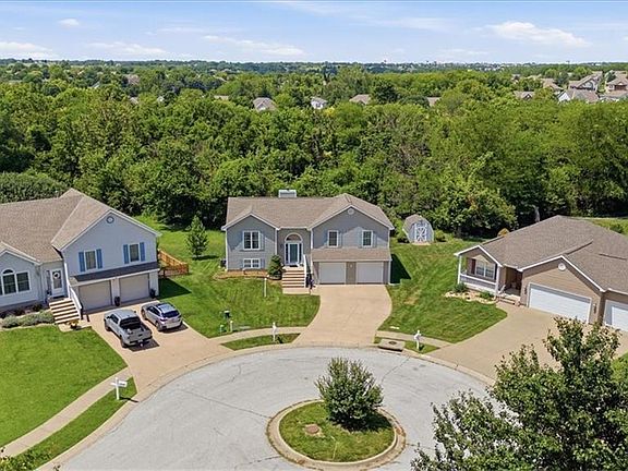 3rd image of 12650 Oakwood Dr