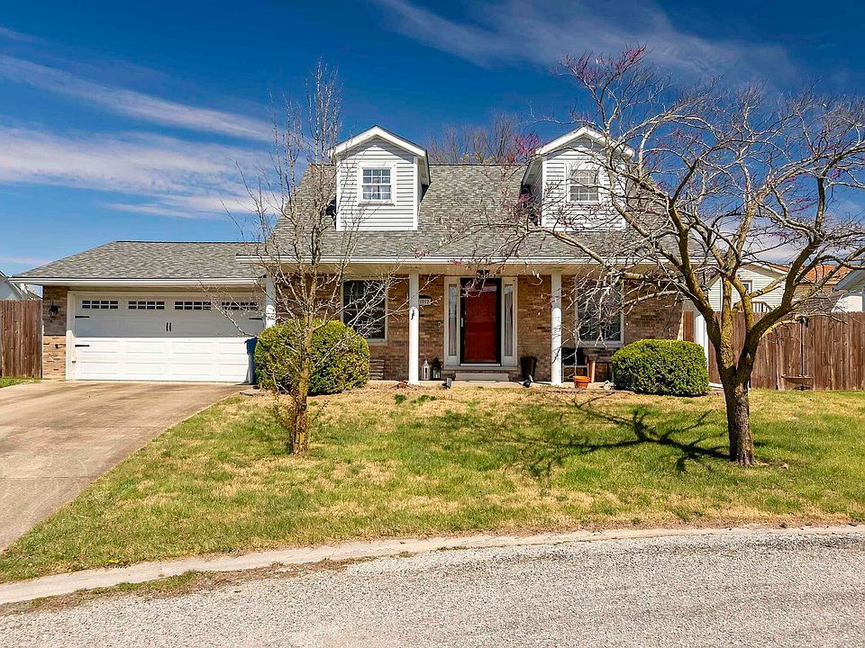 1st image of 202 Plum Ln