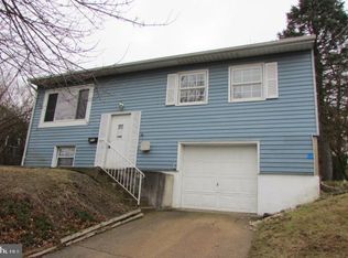 915 Lakewood Dr, Harrisburg, PA 17109
