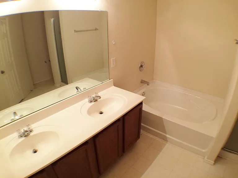 2805 Cameron Way — Photo 17