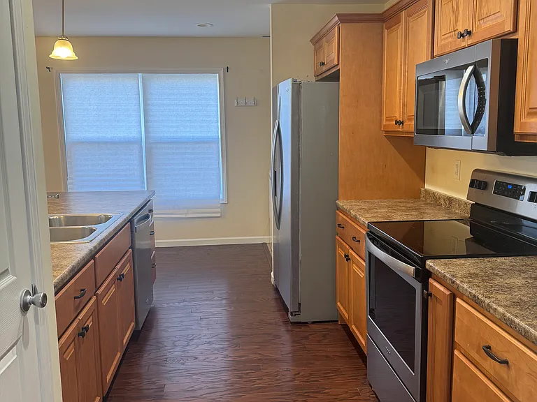 275 Rock Hill Rd — Photo 5