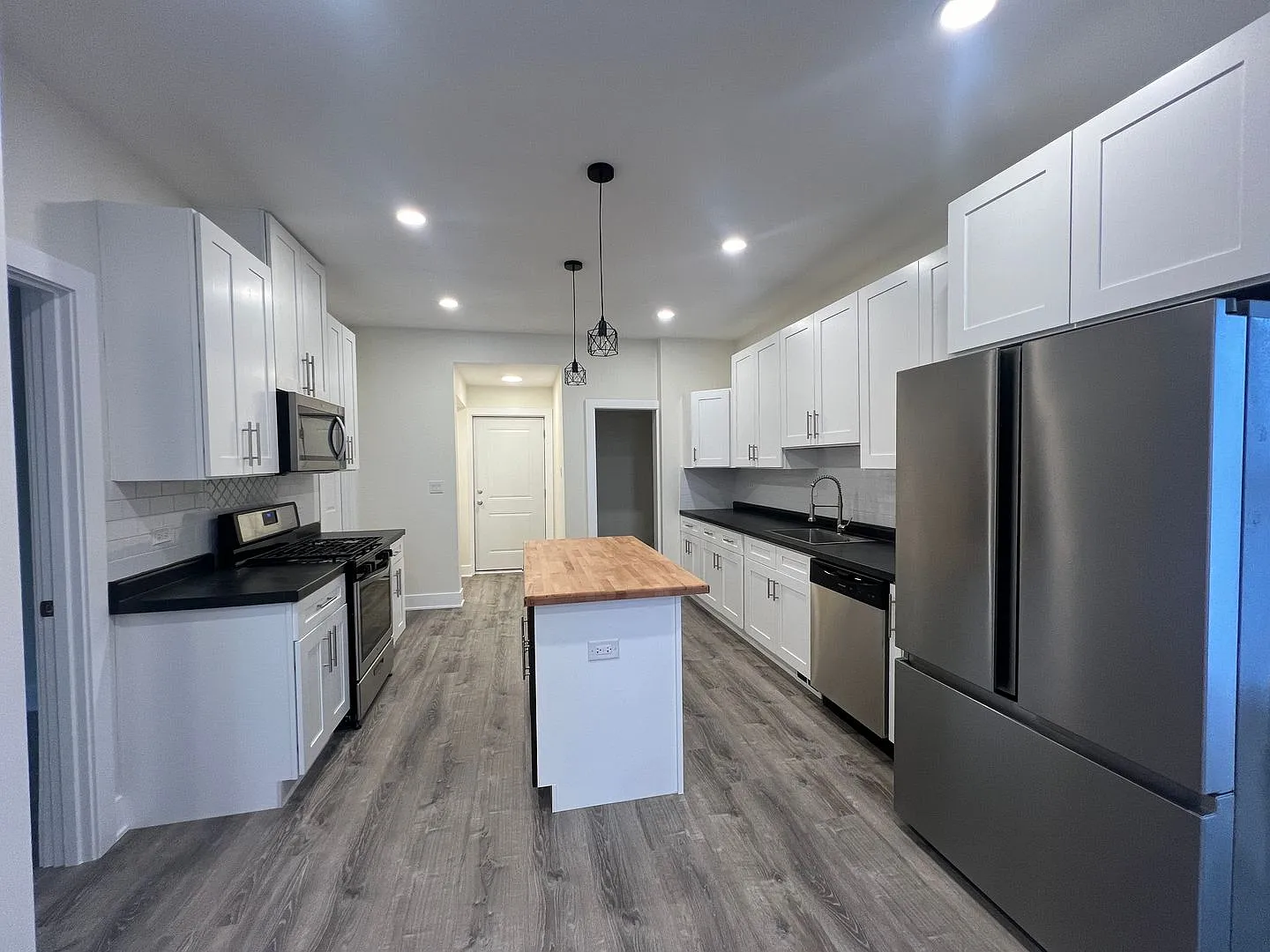 3427 Lake St Lansing, IL 60438 — Photo 4