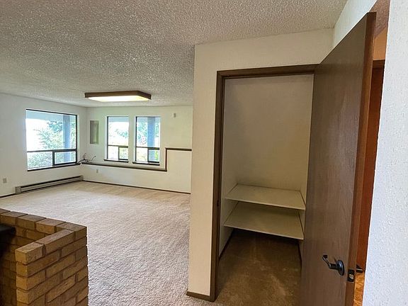 3rd image of 101 Montgomery Ct Floor 1