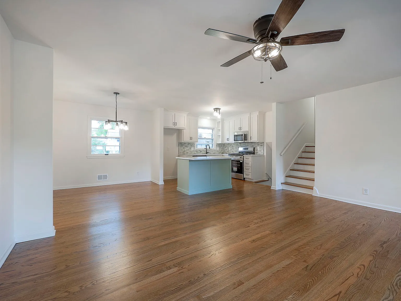 3 bed, 1.5 bath, 1405 sqft, $3,500 — Photo 2