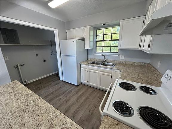 3rd image of 1924 Tusa Dr APT C
