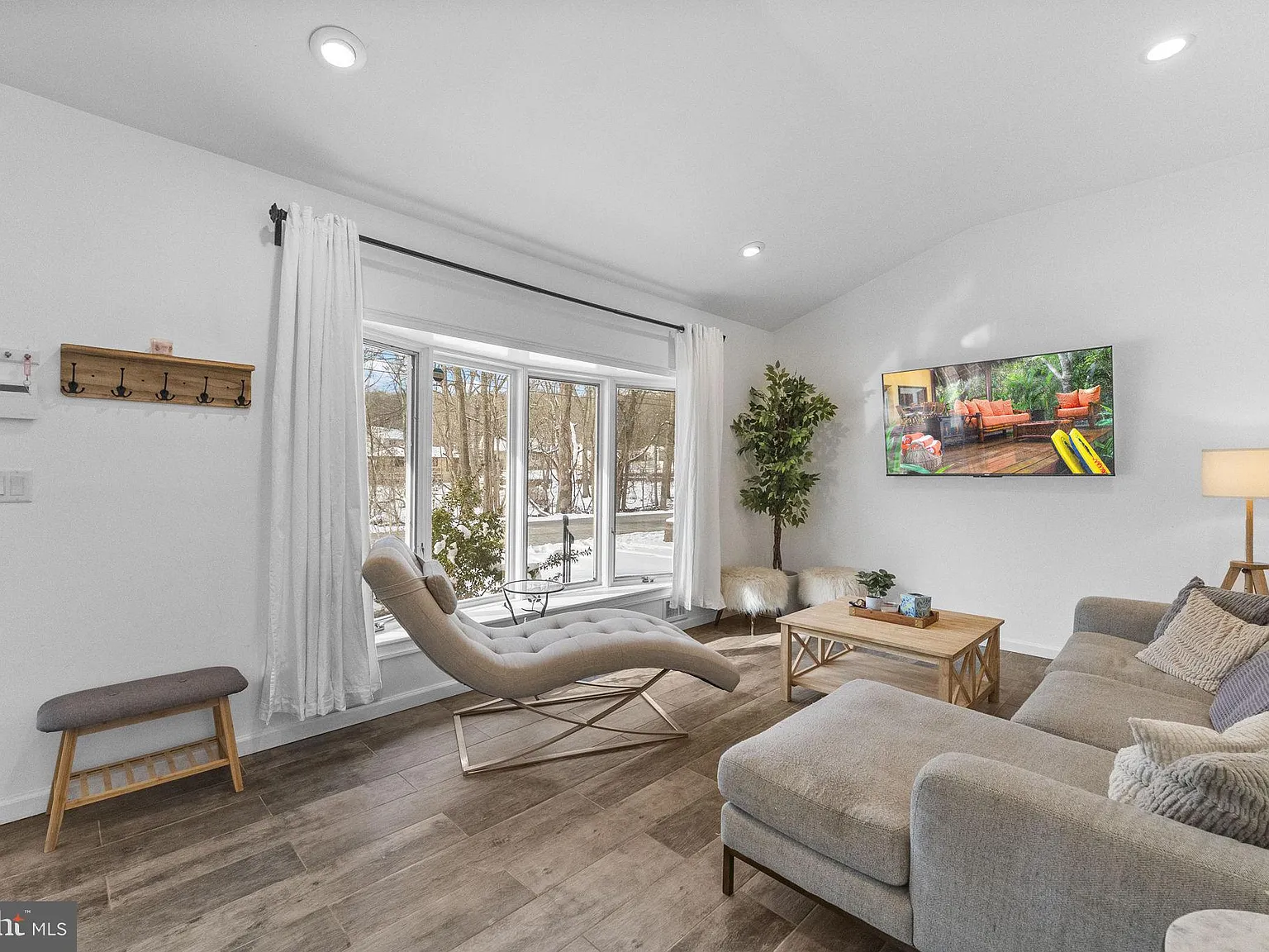 4 bed, 2.0 bath, 1500 sqft, $9,000 — Photo 4