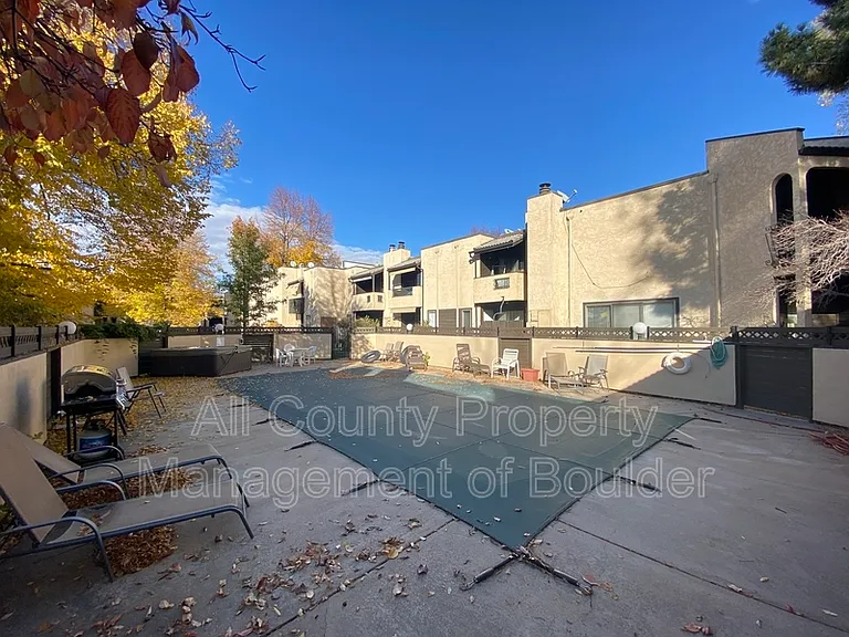 2982 Shady Holw W — Photo 12