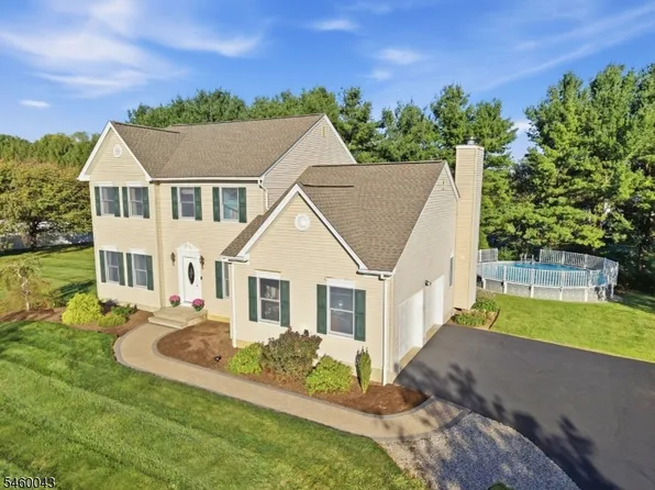 3 Cobblewood Ct, Lopatcong Twp., NJ 08865