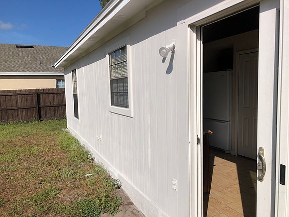 4th image of 2949 Windsor Heights St