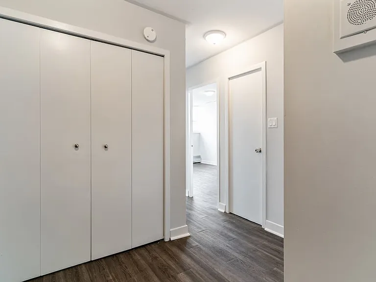 1050 Markham Rd — Photo 10
