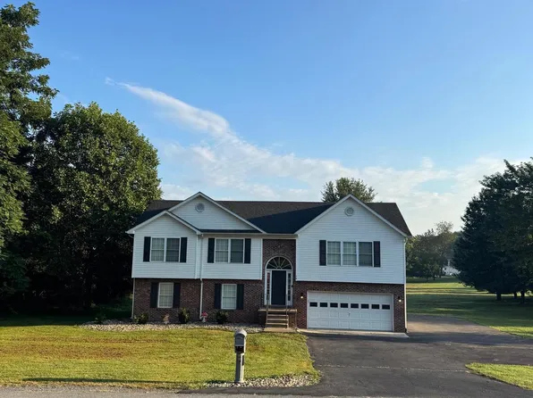 98 Palace Ct, Inwood, WV 25428