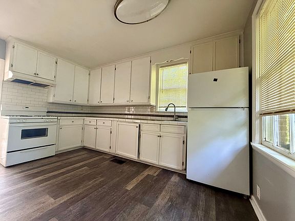 4th image of 105 Oak Forest Dr