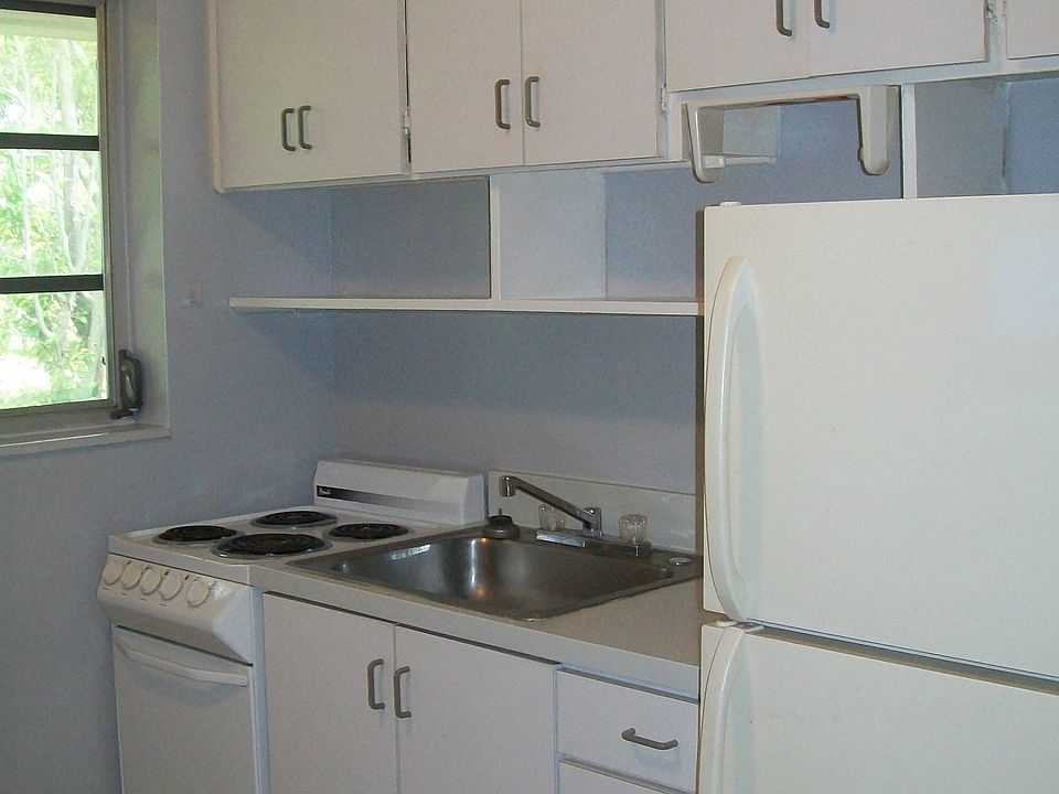 Small but eat-in kitchen