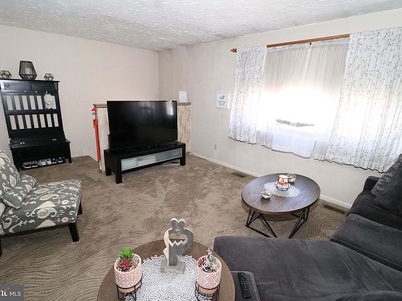 5th image of 11947 Alberta Dr