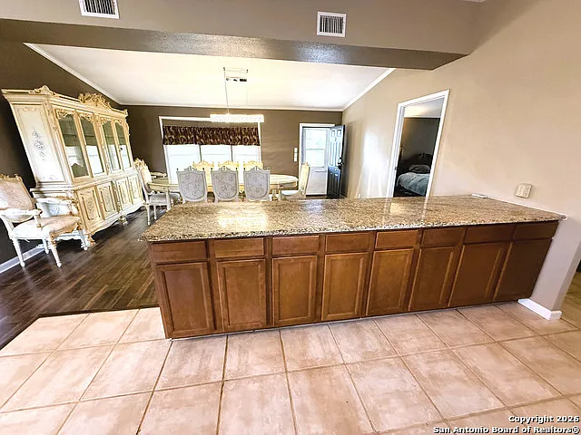 212 Thornton Ln — Photo 9