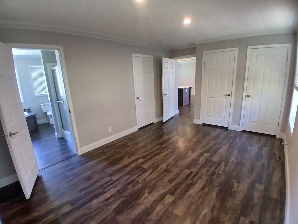 2nd image of 2201 E Macarthur Rd #D-05