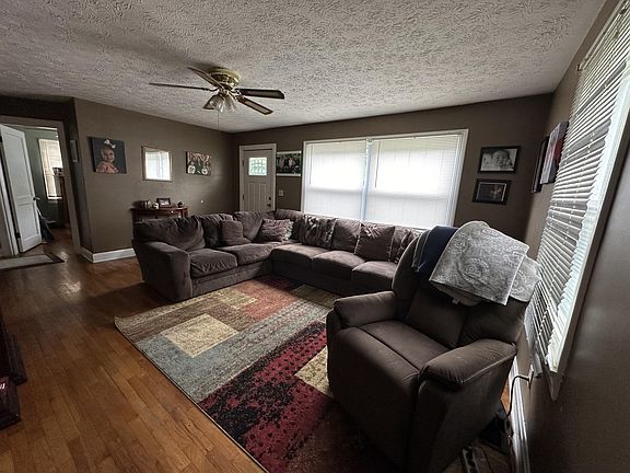 4th image of 211 Laffoon Dr