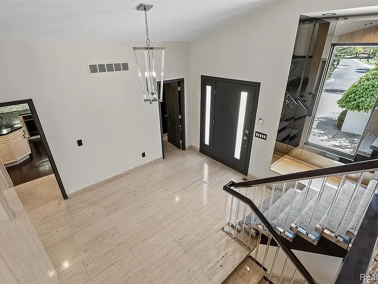 1762 Saint Johns Ct — Photo 14