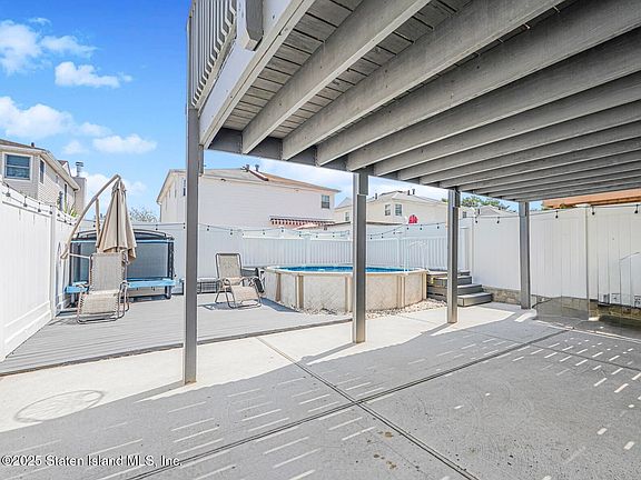 3rd image of 437 Eltingville Blvd