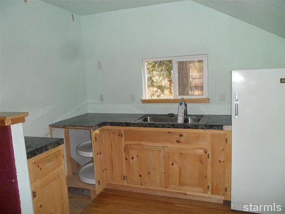 3rd image of 700 Panther Ln