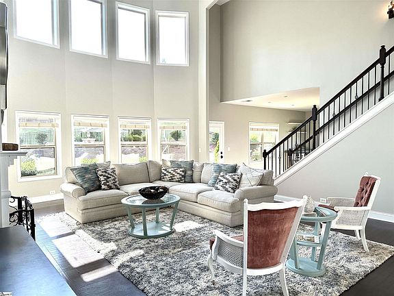 4th image of 6 Goodman Ct