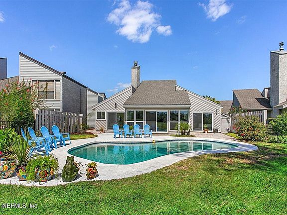 4th image of 32 Lake Julia Dr S