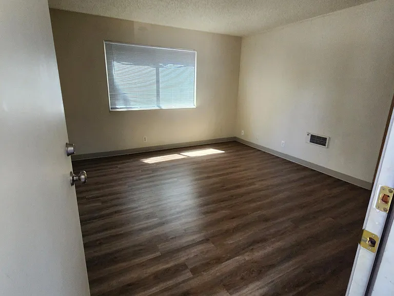 224 W 22nd St #1 — Photo 1
