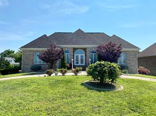 1901 Riva Ridge Rd, Louisville, KY 40214