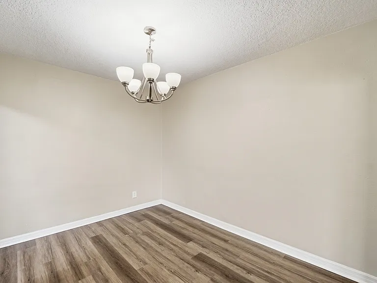 509 Murray Dr — Photo 15
