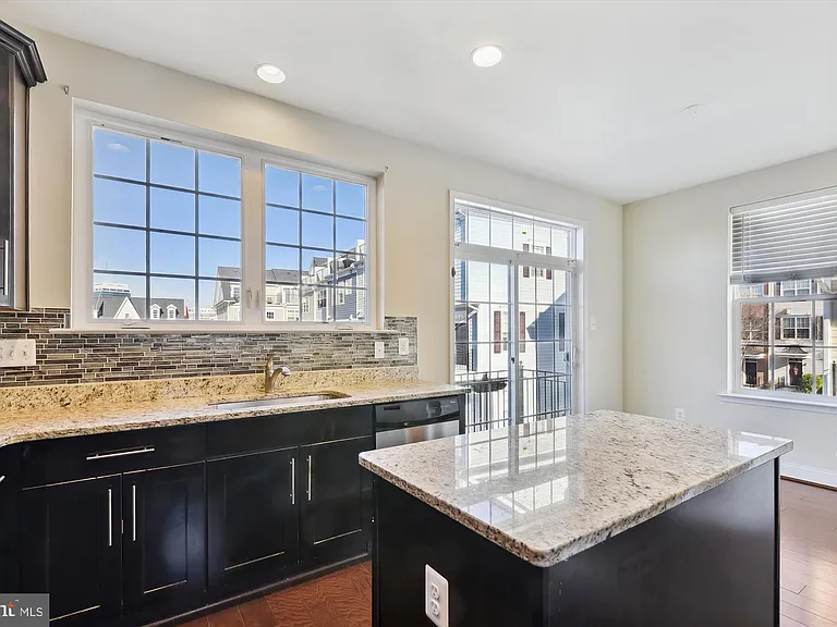 67 Linden Pl — Photo 11