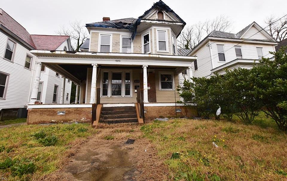 2nd image of 219 Clay St