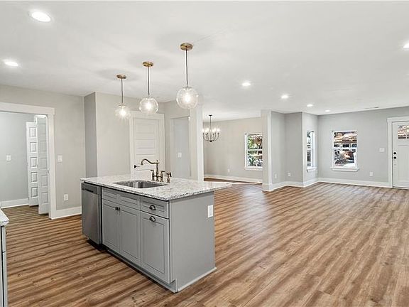 4th image of 1384 Epworth St SW