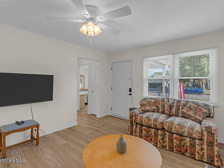 137 Marcellus Ave — Photo 5