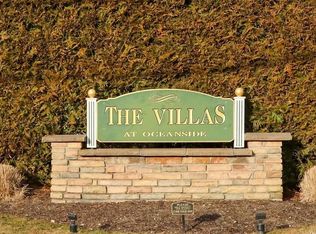 37 Wexford Ln, Oceanside, NY 11572
