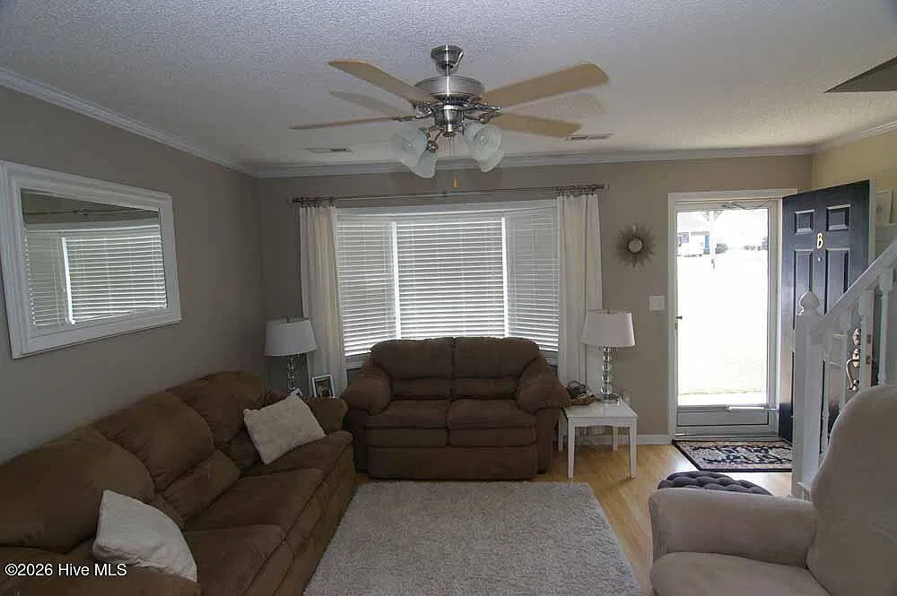2 bed, 1.5 bath, $1,150 — Photo 3