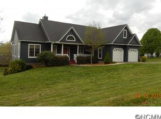 16 Golden Ln, Leicester, NC 28748