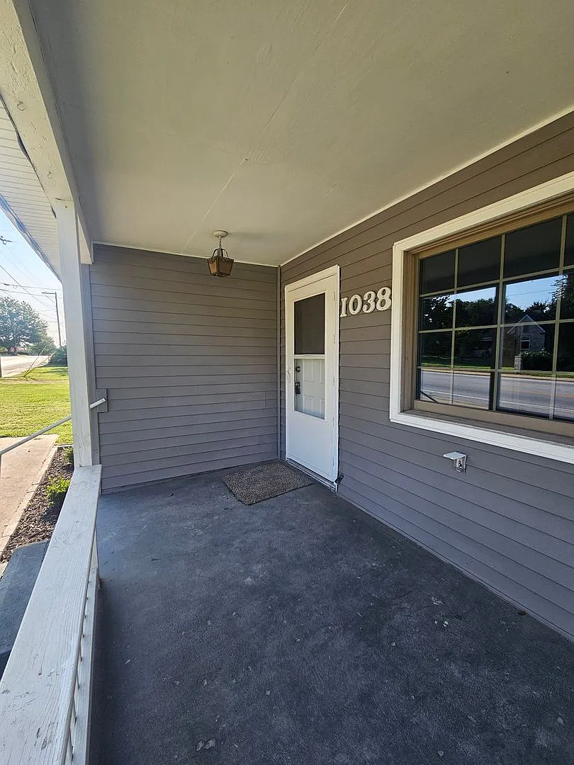 3 bedroom | 1 bathroom | Large lot | Pets welcome! — Photo 3