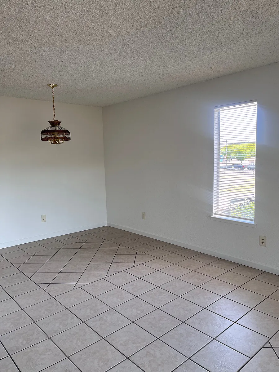 Building Photo - 1425 Tully Rd #7