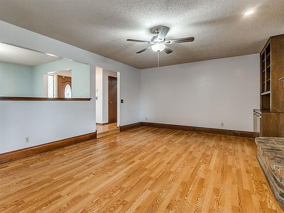 5th image of 104 Redbird Cir
