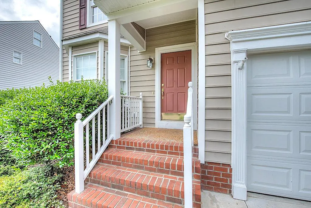 4 bed, 2.5 bath, 2343 sqft, $3,199 — Photo 3
