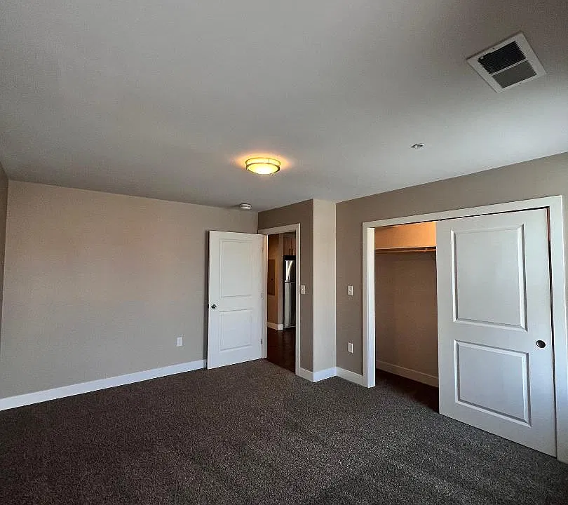 105 1st Ave SE #305